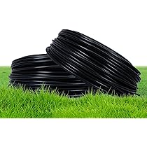  تركيب خرطوم ري بالحديقة، مع التركيز على سهولة التوصيل إلى الصنبور أو خرطوم الحديقة.