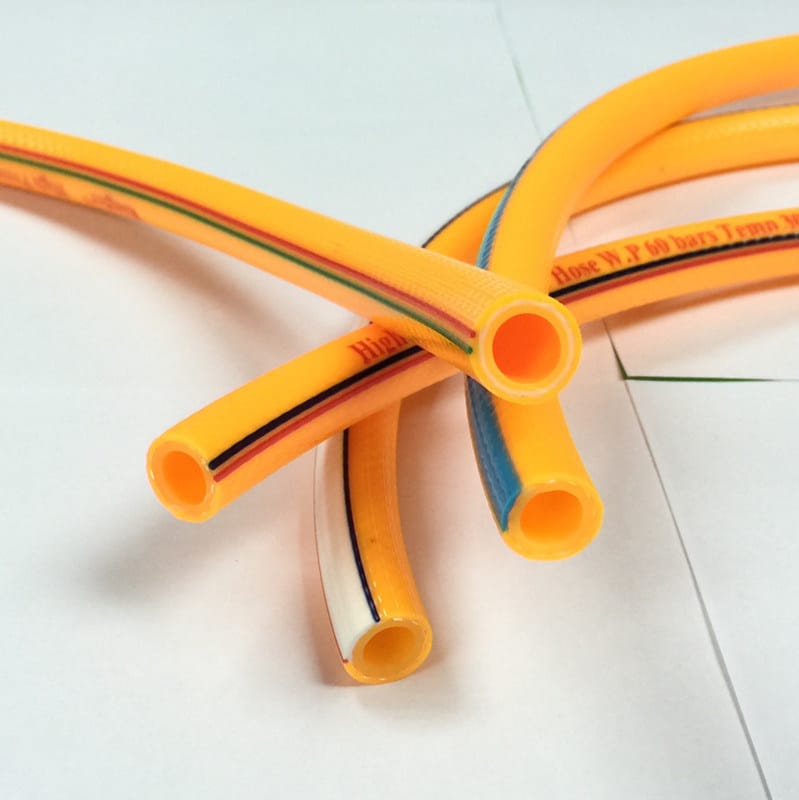 "خرطوم مرن وطويل لرش المبيدات في المزارع"