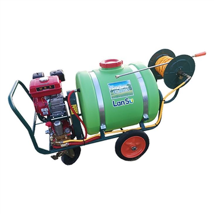 "خزان رش زراعي مقاوم بسعة ١٦٠ لتر مع خرطوم طويل"

